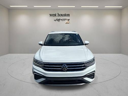 Pure White 2024 Volkswagen Tiguan 2.0T SE