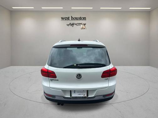 Pure White 2016 Volkswagen Tiguan SE