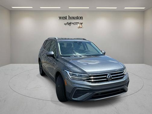 Platinum Gray Metallic 2023 Volkswagen Tiguan 2.0T SE