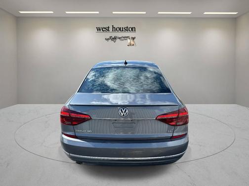 2018 Volkswagen Passat 2.0T SEL Premium