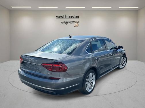 2018 Volkswagen Passat 2.0T SEL Premium