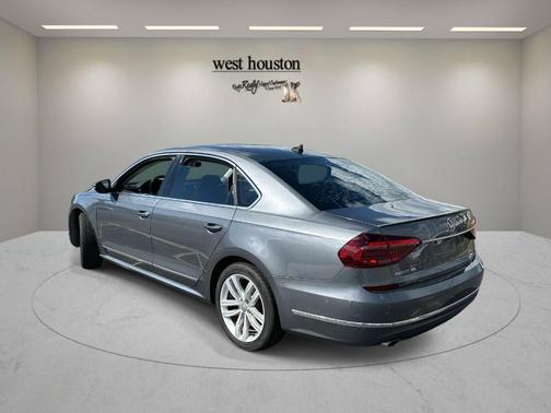 2018 Volkswagen Passat 2.0T SEL Premium