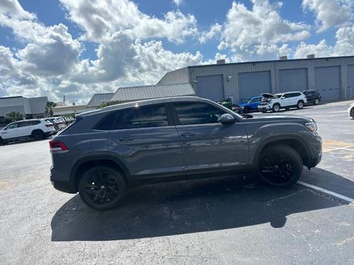 2022 Volkswagen Atlas Cross Sport 3.6L V6 SE w/Technology