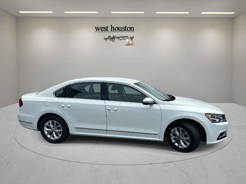 Pure White 2017 Volkswagen Passat 1.8T S