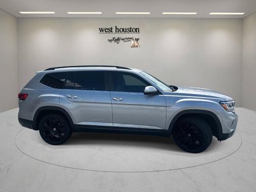 2022 Volkswagen Atlas 3.6L SE w/Technology