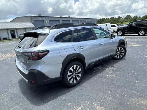 Ice Silver Metallic 2023 Subaru Outback Limited