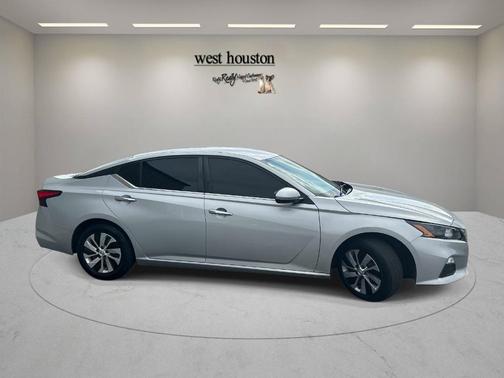 Brilliant Silver Metallic 2022 Nissan Altima 2.5 S
