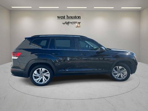 2022 Volkswagen Atlas 3.6L SE w/Technology