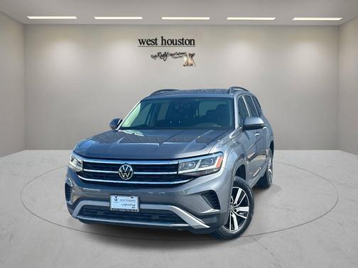 Platinum Gray Metallic 2022 Volkswagen Atlas 2.0T SE