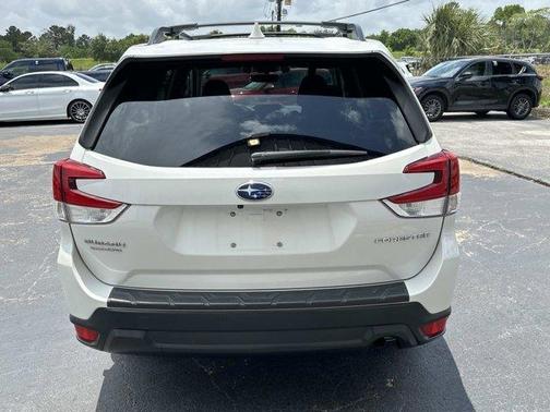Crystal White Pearl 2021 Subaru Forester Premium