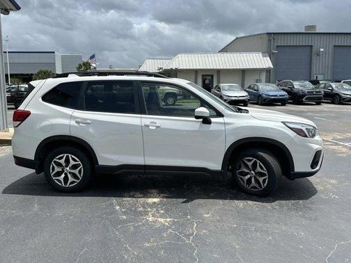 Crystal White Pearl 2021 Subaru Forester Premium