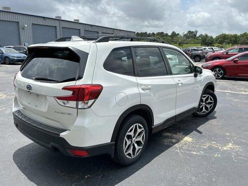 Crystal White Pearl 2021 Subaru Forester Premium