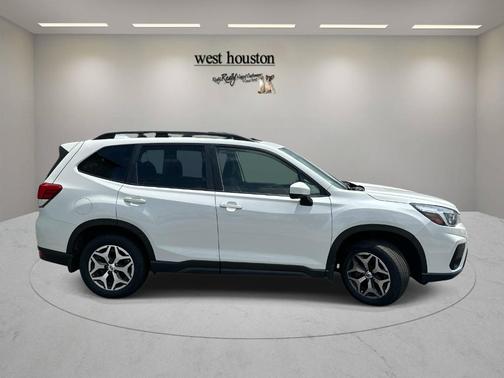 Crystal White Pearl 2021 Subaru Forester Premium