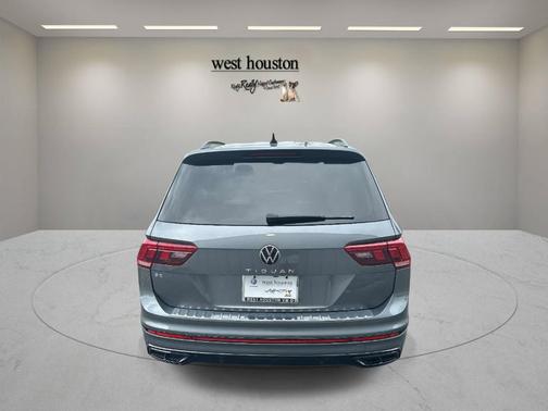 Platinum Gray Metallic 2022 Volkswagen Tiguan 2.0T SE R-Line Black