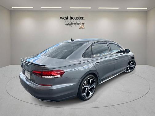 2021 Volkswagen Passat 2.0T R-Line