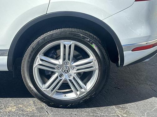 2015 Volkswagen Touareg V6 Lux