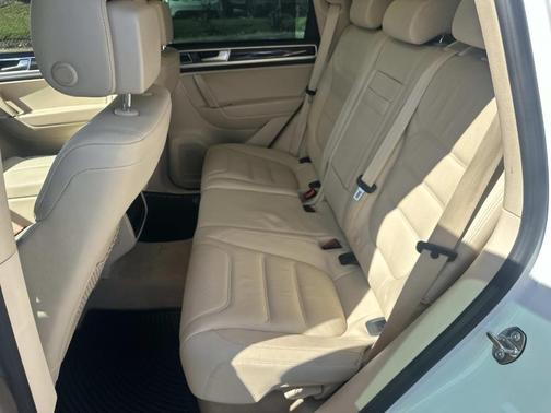 2015 Volkswagen Touareg V6 Lux