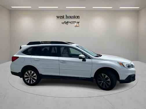 White 2016 Subaru Outback 2.5i Limited