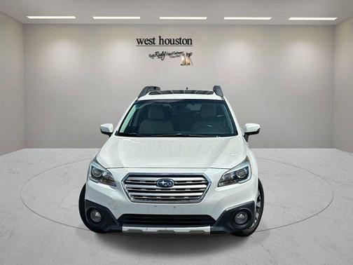 White 2016 Subaru Outback 2.5i Limited