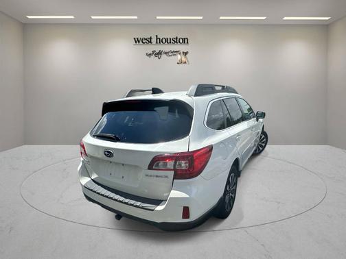 White 2016 Subaru Outback 2.5i Limited