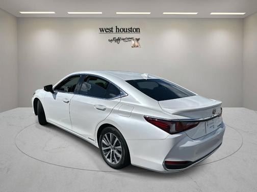 2021 Lexus ES 300h 