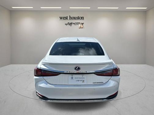 2021 Lexus ES 300h 