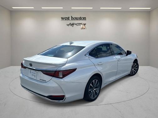 2021 Lexus ES 300h 
