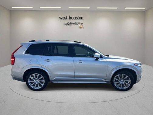 2019 Volvo XC90 T6 Momentum
