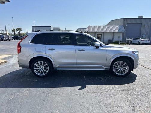 2019 Volvo XC90 T6 Momentum