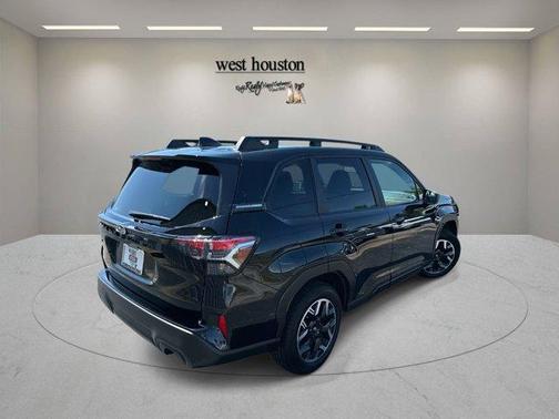 Crystal Black Silica 2025 Subaru Forester Premium