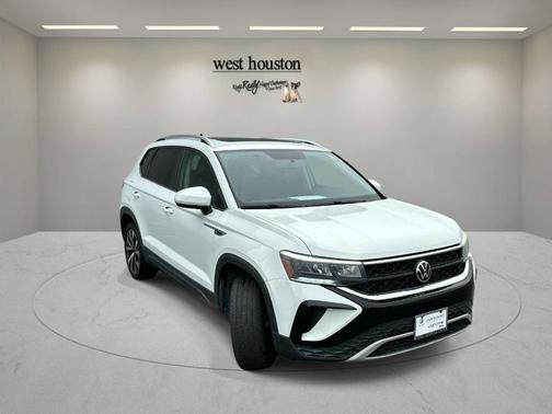 Pure White 2022 Volkswagen Taos 1.5T SE