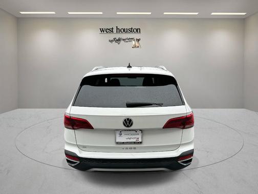 Pure White 2022 Volkswagen Taos 1.5T SE