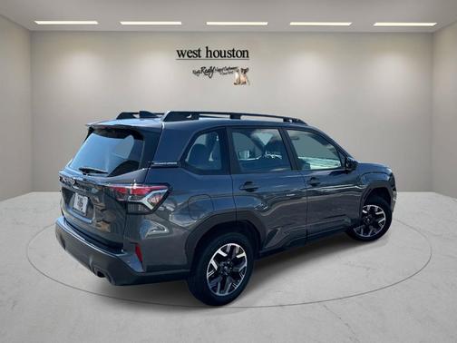 Magnetite Gray Metallic 2025 Subaru Forester