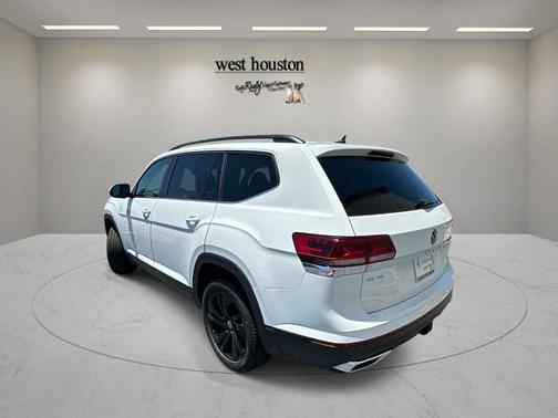 Pure White 2022 Volkswagen Atlas 3.6L SE w/Technology