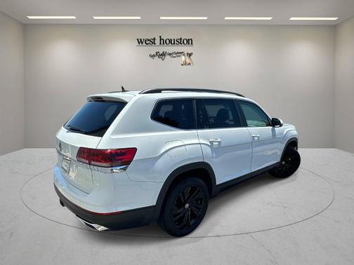 Pure White 2022 Volkswagen Atlas 3.6L SE w/Technology