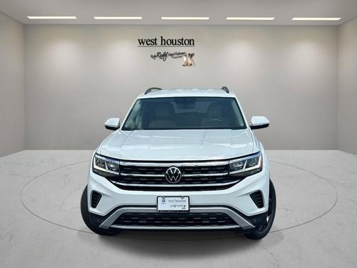 Pure White 2022 Volkswagen Atlas 2.0T SE w/Technology