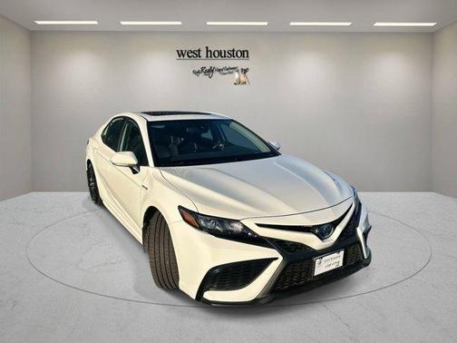2021 Toyota Camry Hybrid SE