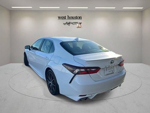 2021 Toyota Camry Hybrid SE