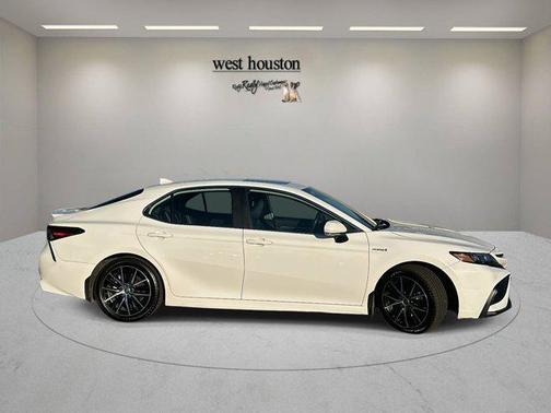 2021 Toyota Camry Hybrid SE