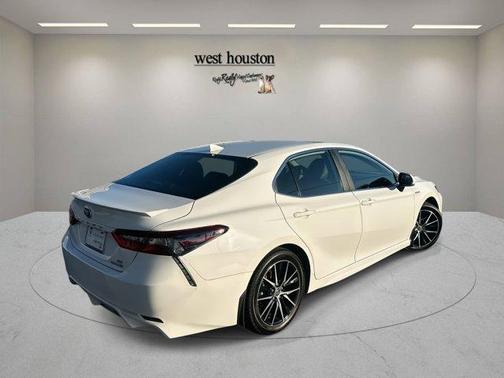 2021 Toyota Camry Hybrid SE