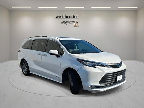 2021 Toyota Sienna XLE