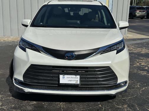 2021 Toyota Sienna XLE