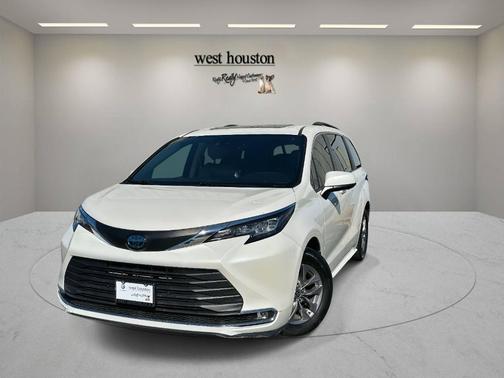 2021 Toyota Sienna XLE