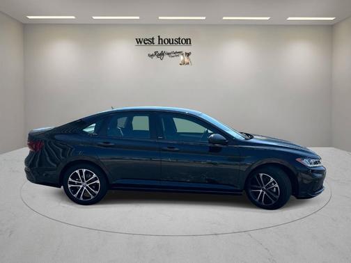 Deep Black Pearl Effect 2026 Volkswagen Jetta 1.5T Sport