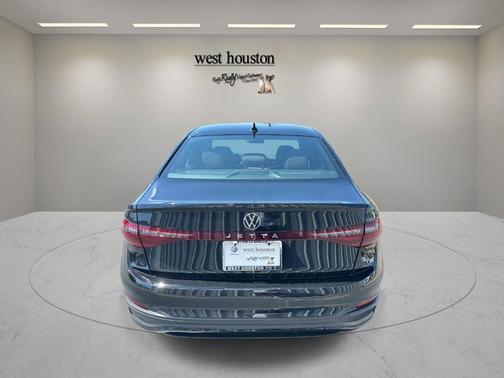 Deep Black Pearl Effect 2026 Volkswagen Jetta 1.5T Sport
