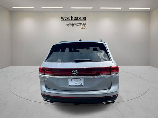 Silver Bird Metallic 2024 Volkswagen Atlas 2.0T SE w/Technology