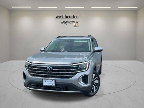 Silver Bird Metallic 2024 Volkswagen Atlas 2.0T SE w/Technology