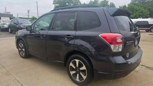 Crystal Black Silica 2018 Subaru Forester 2.5i Premium