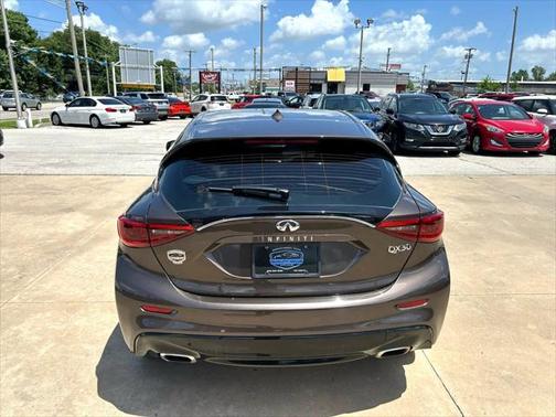 2018 INFINITI QX30 Luxury