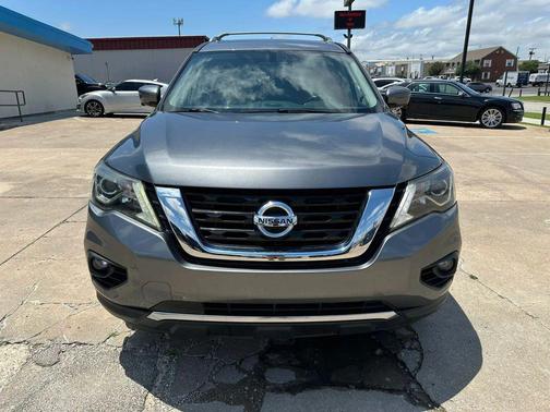 Gun Metallic 2018 Nissan Pathfinder Platinum